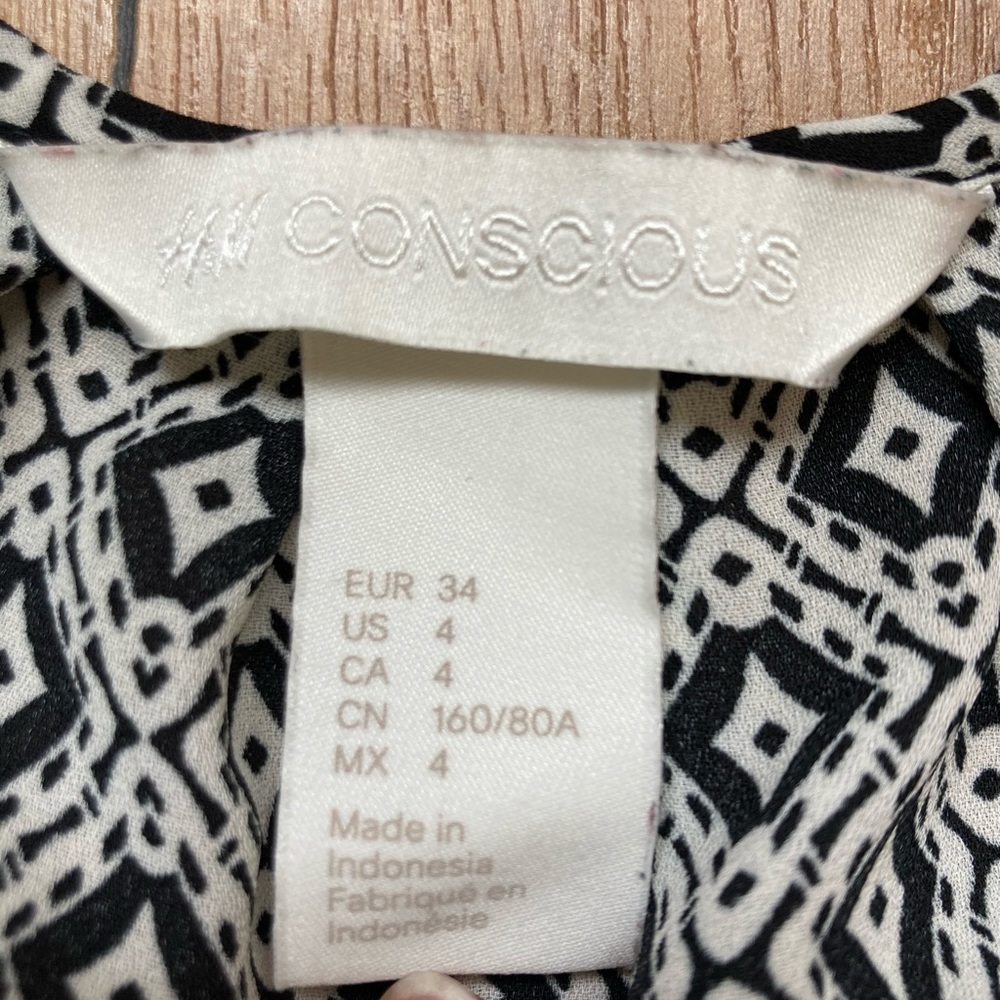Patterned Blouse - Picture 2 of 2
